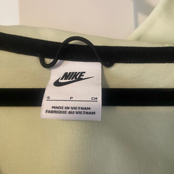 Like new Nike tech hoodie - Picture 4 of 4
